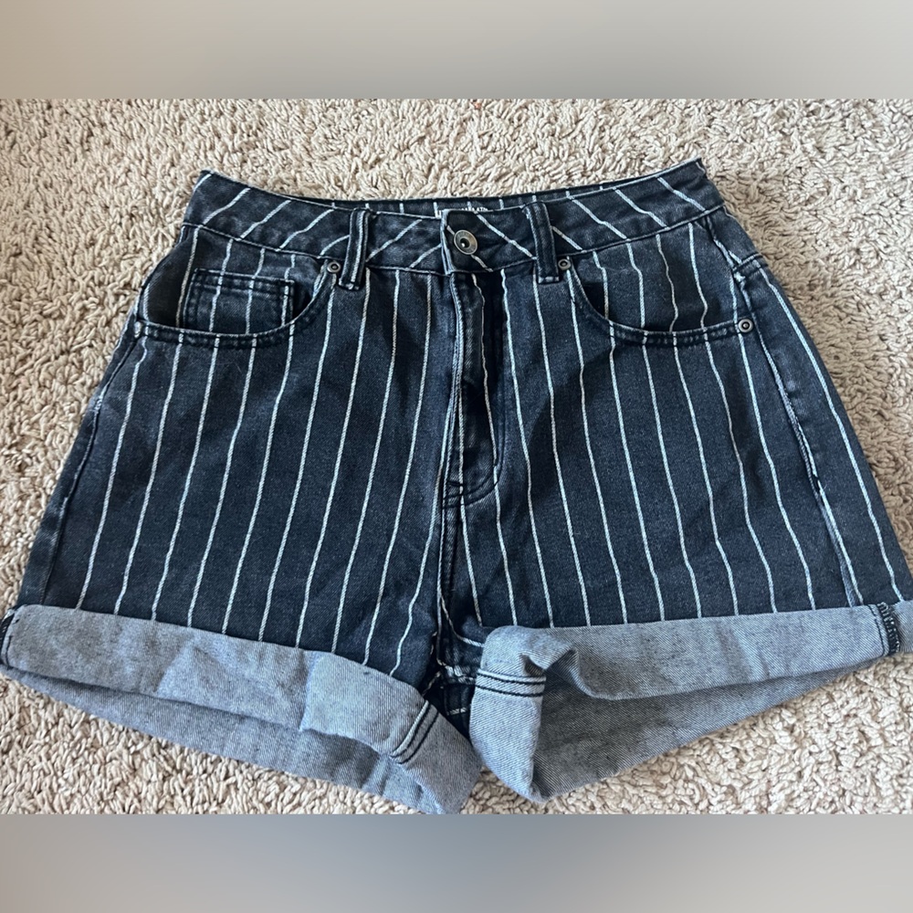 HT Denim mom short size 1